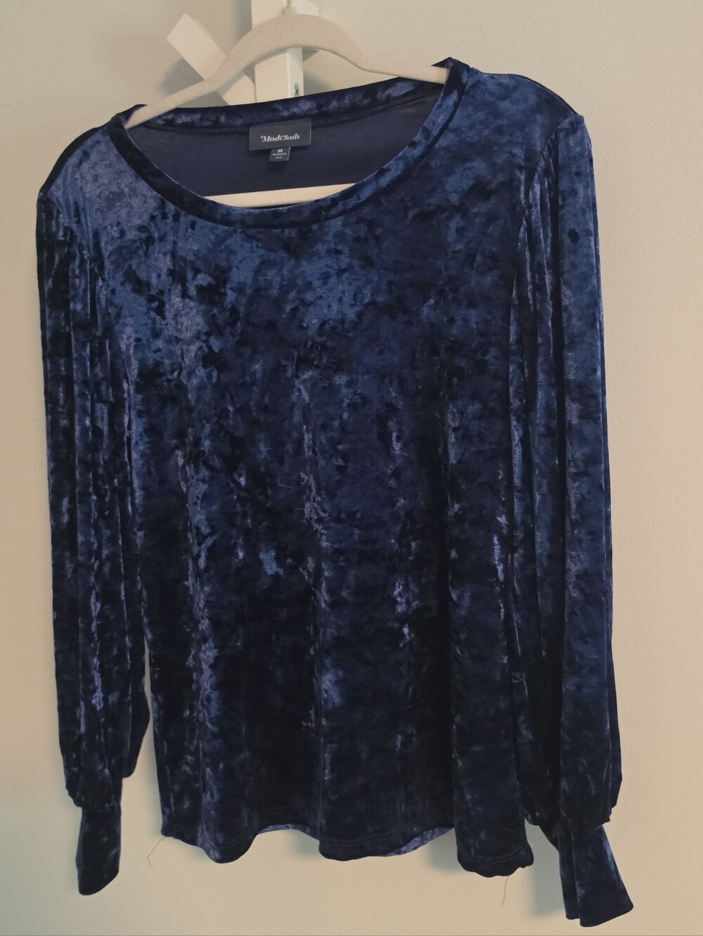 ModCloth‎ Navy Blue Crushed Velvet Long Sleeve Top Women's Medium Fall Winter - Picture 2 of 9